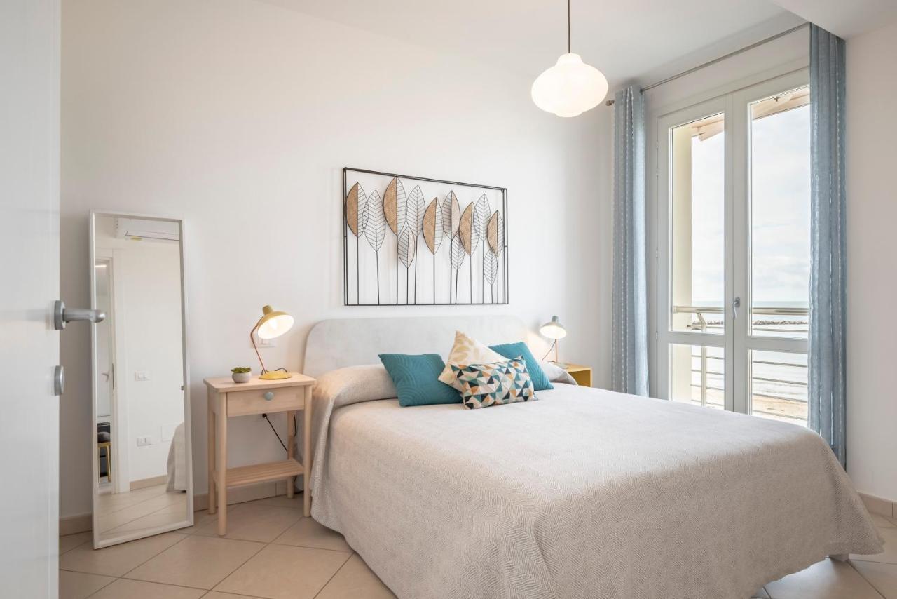 Sea View Apartment *